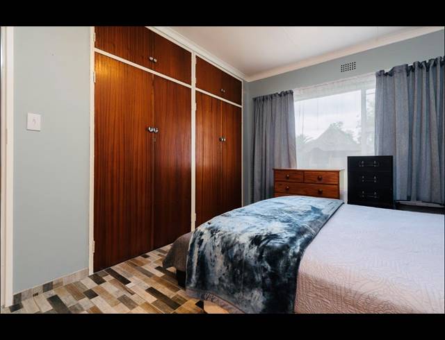 4 BEDROOM FREEHOLD FOR SALE IN BRACKENHURST